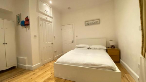 Modern 1 Bed Flat Ensuite Lonodn-Alexandra Place - Suite2